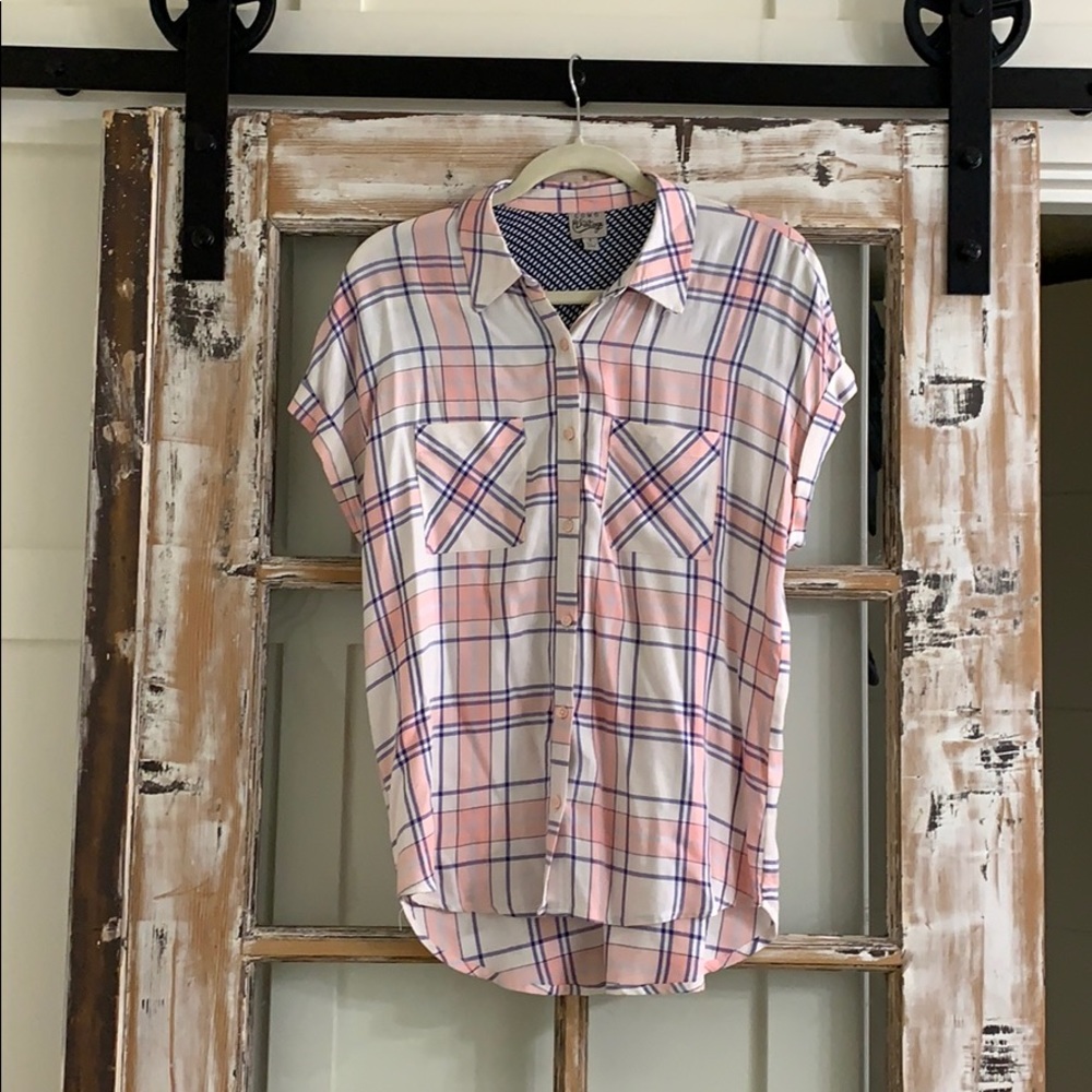 Short sleeve plaid blouse